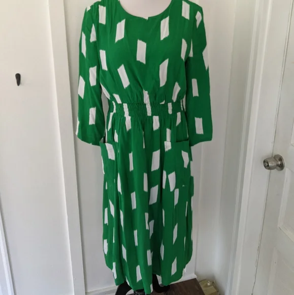 Roolee Vanessa dress, green and white- size medium - Picture 12 of 14